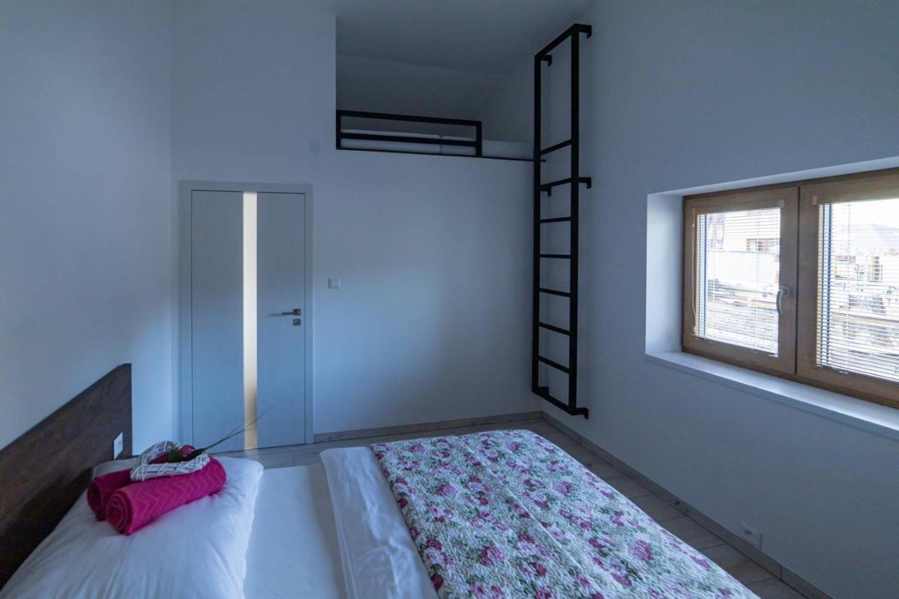 Penzion Tera U Zamku Cervena Lhota Pluhuv Zdar Bagian luar foto