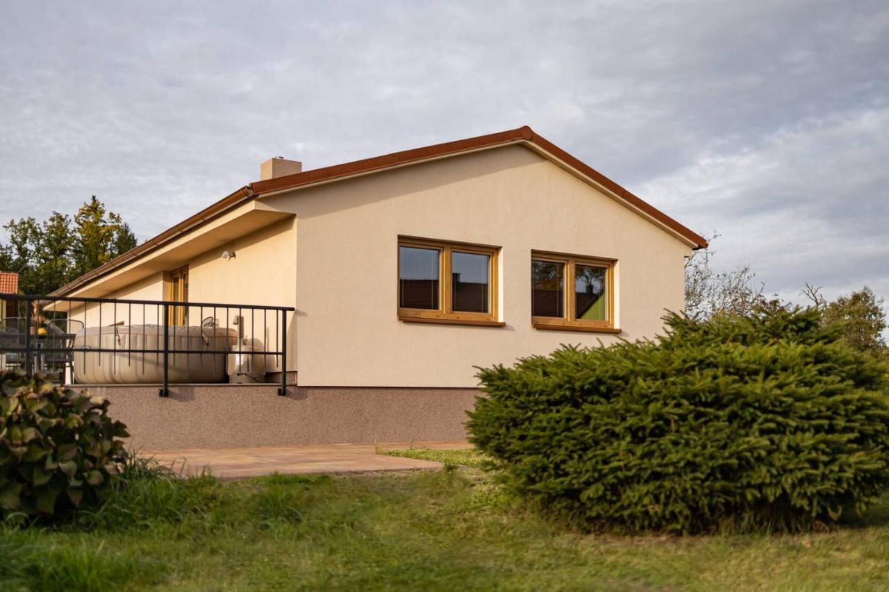 Penzion Tera U Zamku Cervena Lhota Pluhuv Zdar Bagian luar foto